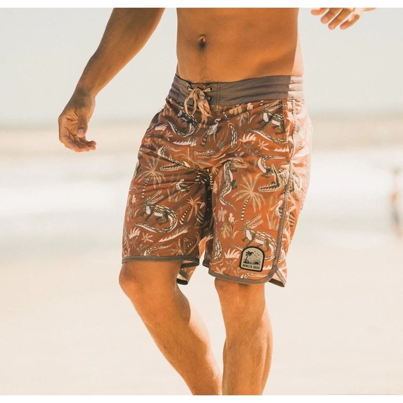 Howler Bros Mens Stretch Bruja Boardshorts Size 38 Rust Crocodile Beach Surf - Picture 1 of 11